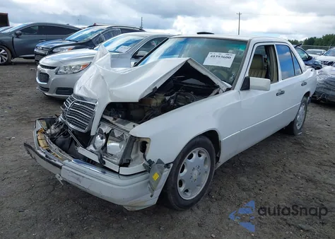 1995 Mercedes-Benz E 300D/300D Special из США, поврежденный, VIN WDBEB31E3SC150163